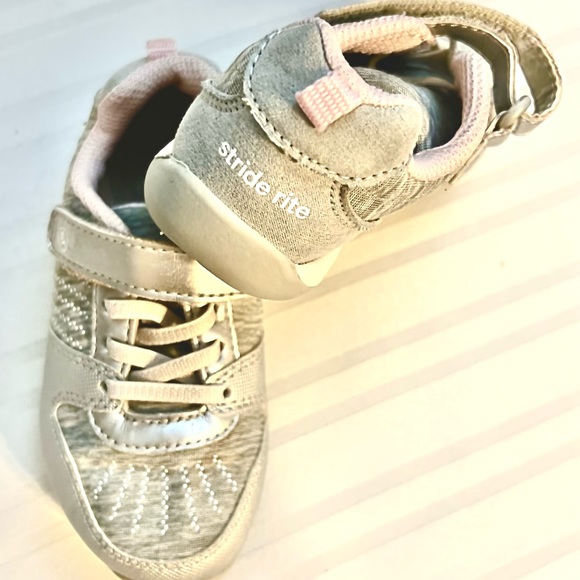 4 Pair of Toddler Girl Size 8 Shoes - Picture 3 of 6